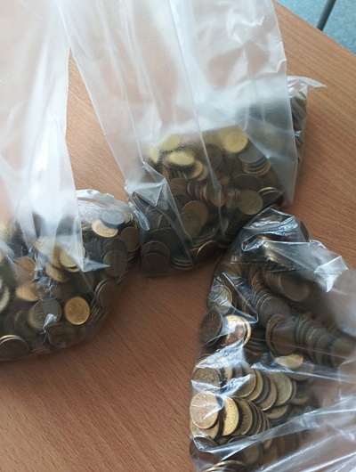 Zdjęcie przedstawia ilość monet uzbieranych w Akcji Góra Grosza